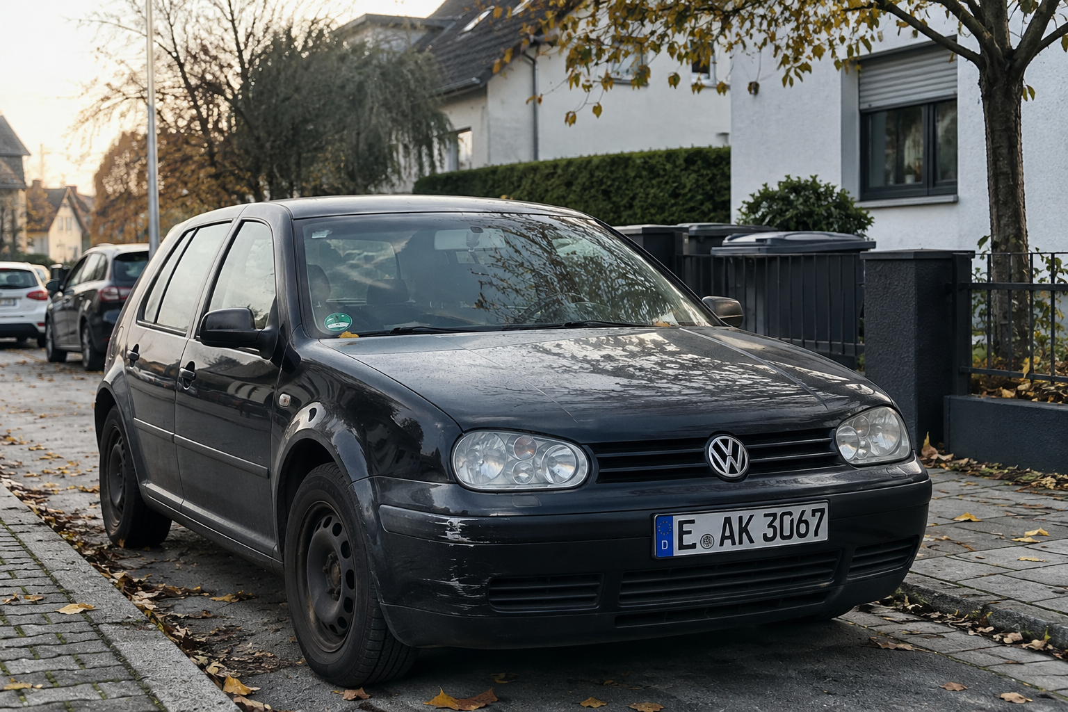 Gebrauchter Kombi auf einem Parkplatz