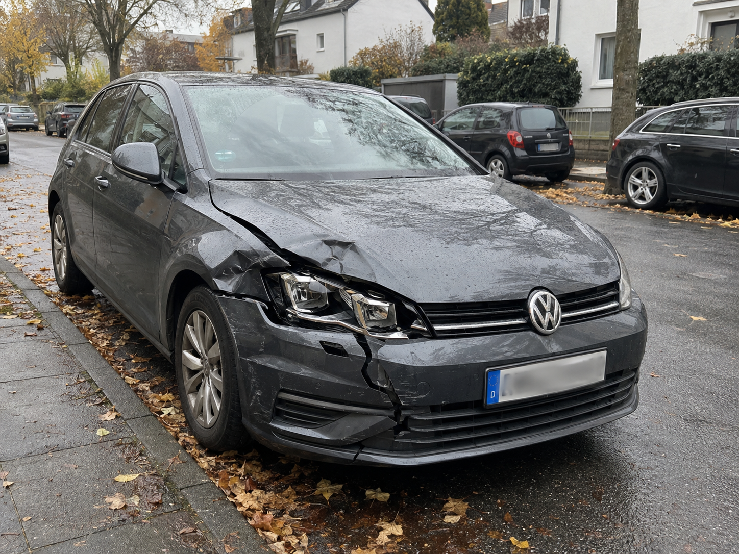 Unfallwagen mit Schaden an der Front